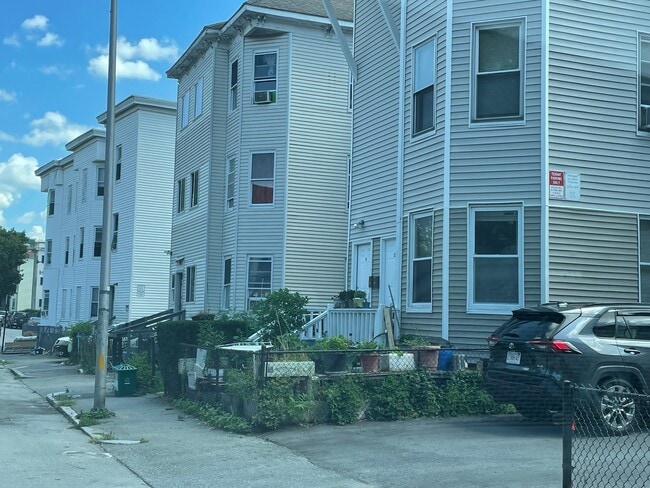 9 Townsend St, Unit 3