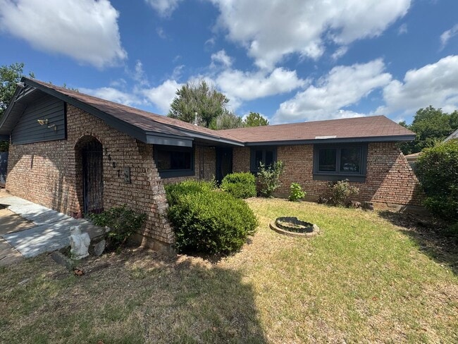 property at 5607 NW Beechwood Dr