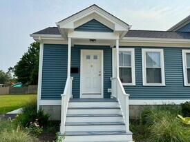 33 Hoppin Ave, Unit 33 in Riverside, RI - Building Photo