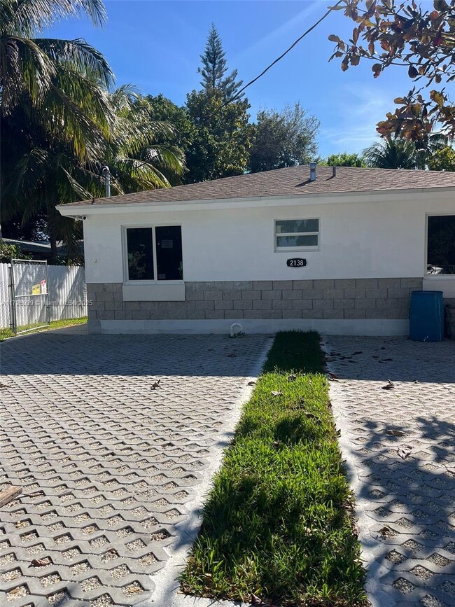 2138 NW 26th St in Miami, FL - Building Photo - Building Photo