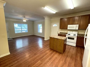 114 Simmons, Unit Group H in Athens, GA - Building Photo - Building Photo