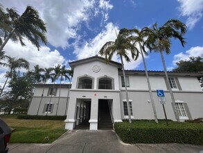 Village Green in Coral Springs, FL - Building Photo - Interior Photo