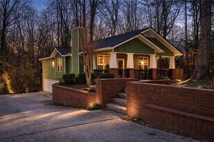 2468 Hogan Rd in East Point, GA - Building Photo