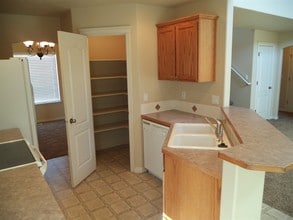 1074 S New Summer Ave in Kuna, ID - Building Photo - Building Photo