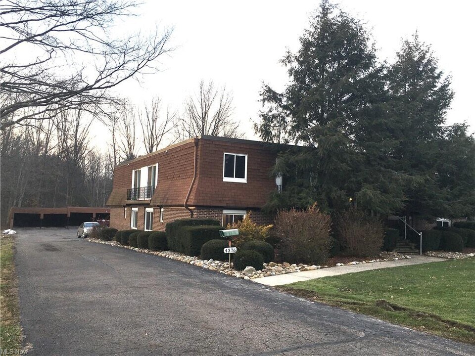 4376 Darrow Rd-Unit -1 in Stow, OH - Building Photo