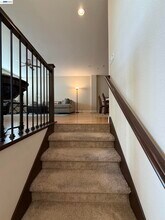 6492 Bayview Dr in Oakland, CA - Building Photo - Building Photo