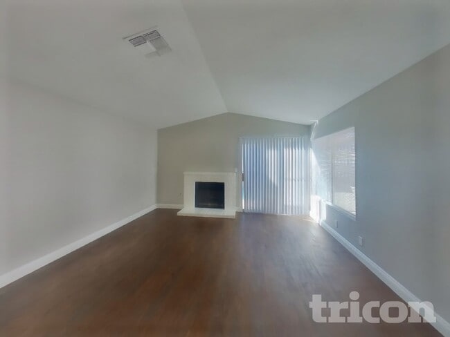 7351 Girard Dr in Las Vegas, NV - Building Photo - Building Photo