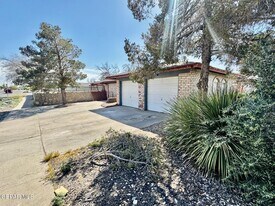 8636 Mettler Dr in El Paso, TX - Building Photo