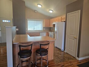 451 N Songbird St in Sisters, OR - Building Photo - Building Photo