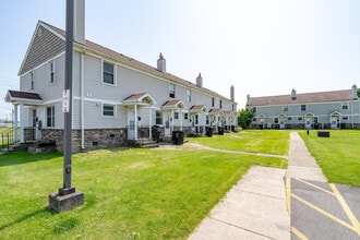 Packard Court in Niagara Falls, NY - Building Photo - Building Photo