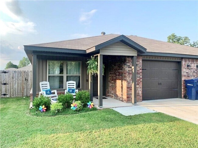 1703 E Central St in Siloam Springs, AR - Building Photo - Building Photo