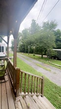 1033 Coops Rd in Newport, TN - Foto de edificio - Building Photo