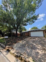 6226 Big Springs Dr in Arlington, TX - Building Photo