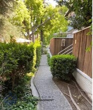 301 Pleasant St. in Pasadena, CA - Foto de edificio - Building Photo