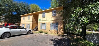 302 S Green St in Hallsville, TX - Building Photo