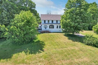 7 Schunnemunk Rd in Woodbury, NY - Building Photo - Building Photo