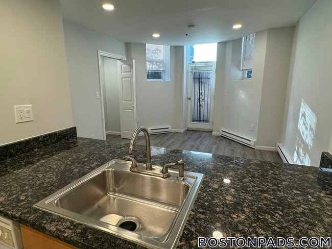 24 Queensberry St