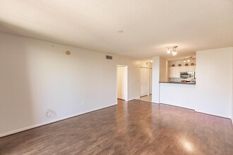 651 Okeechobee Blvd, Unit #506 in West Palm Beach, FL - Building Photo - Building Photo
