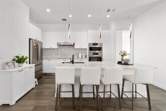 800 Embassy Dr in Austin, TX - Building Photo - Building Photo