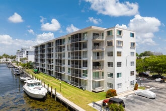Bahia Vista Condominiums in Miami, FL - Building Photo - Primary Photo