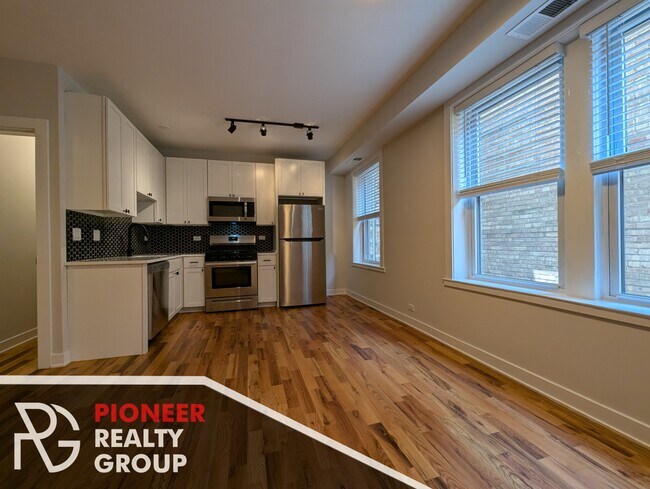 property at 648 W Wrightwood Ave