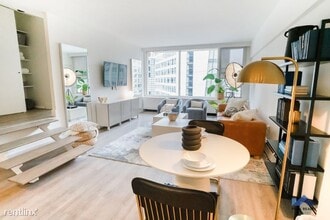 21 E Chestnut St in Chicago, IL - Building Photo - Building Photo