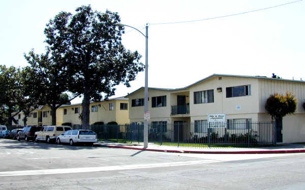 Villa De Rosas Apartments in Anaheim, CA - Building Photo - Building Photo