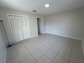 3880 Woodside Dr, Unit 4 in Coral Springs, FL - Building Photo