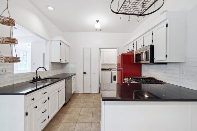 6501 Brush Country Rd in Austin, TX - Building Photo - Building Photo