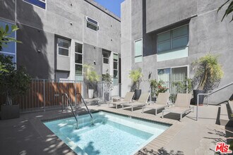 1220 N Orange Grove Ave-Unit -11 in West Hollywood, CA - Building Photo - Building Photo