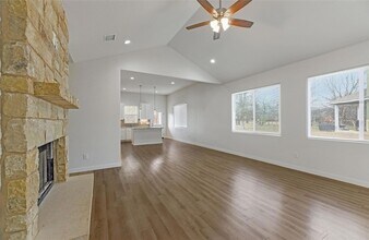 135 Koele Ct in Bastrop, TX - Building Photo - Building Photo