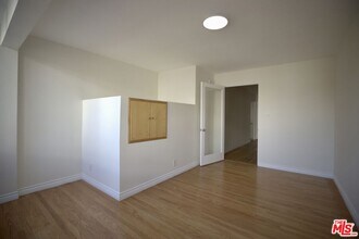1233 Barry Ave in Los Angeles, CA - Building Photo - Building Photo