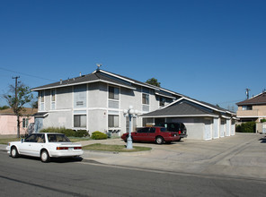 Bonnie Lou in Westminster, CA - Foto de edificio - Building Photo