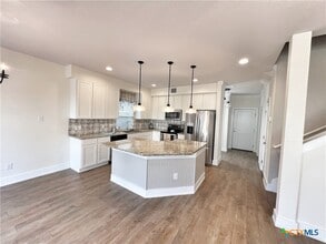223 Sapphire Dr in New Braunfels, TX - Building Photo - Building Photo