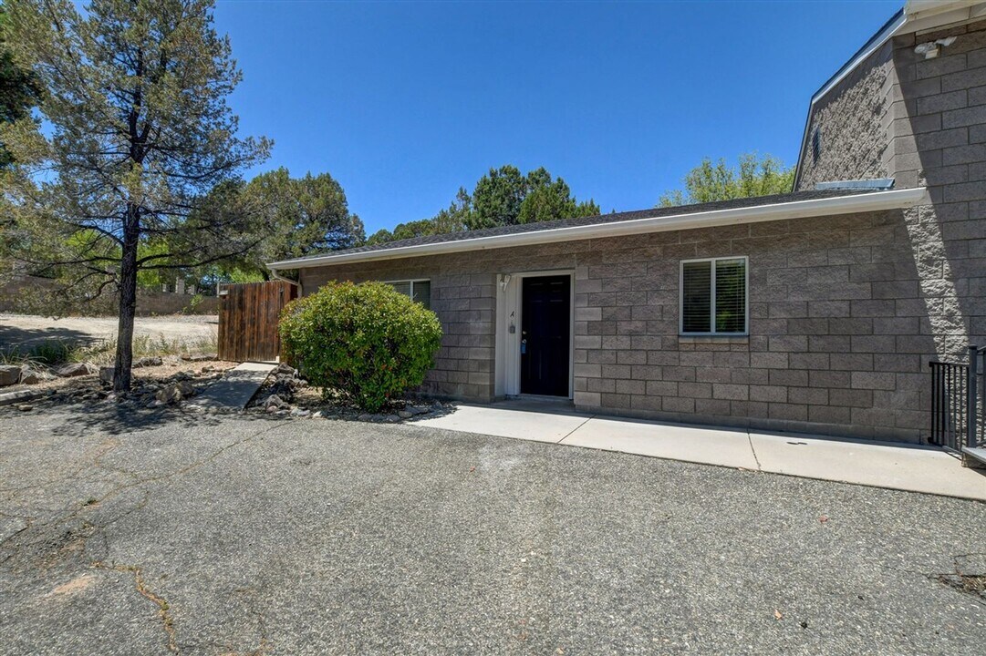 114 Bradshaw Dr-Unit -Unit A in Prescott, AZ - Building Photo