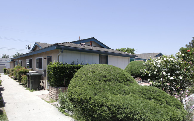 207 S Acacia Ave in Fullerton, CA - Building Photo - Building Photo