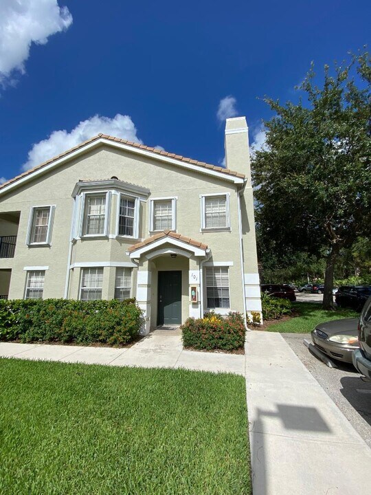 108 SW Peacock Blvd-Unit -5101 in Port St. Lucie, FL - Building Photo