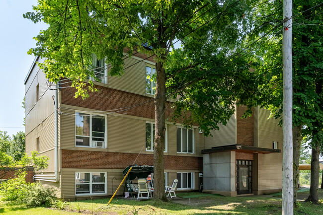 1005 Des Métallos Rue in Québec, QC - Building Photo - Primary Photo