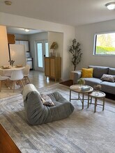 14367 Melrose Dr in Surrey, BC - Building Photo - Building Photo
