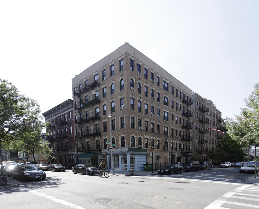 346 Bedford Ave in Brooklyn, NY - Building Photo