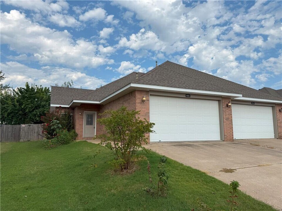 661 Appleridge Dr in Centerton, AR - Building Photo