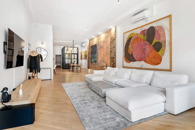 20 E 17th St in New York, NY - Building Photo - Building Photo