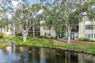 Lakeview of Largo in Largo, FL - Building Photo - Building Photo