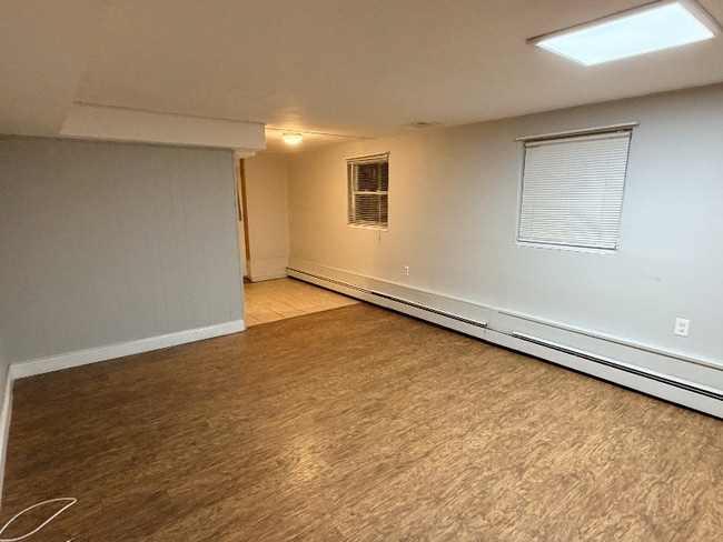 349 Old Hauppauge Rd, Unit Old Happaugue Rd in Smithtown, NY - Foto de edificio - Building Photo