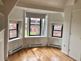 233 Newbury St, Unit 10 in Boston, MA - Building Photo