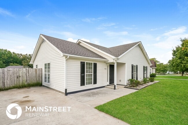 4403 Pleasant Valley Rd in Greensboro, NC - Building Photo - Building Photo