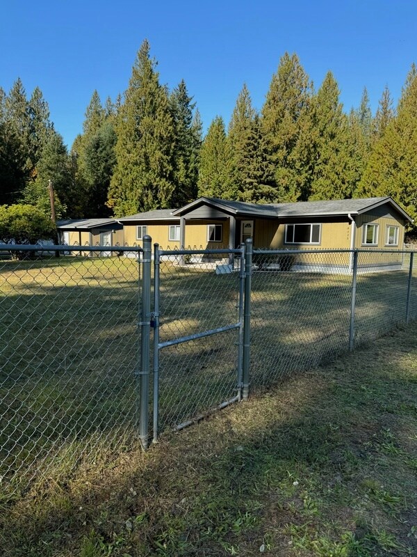 8530 Rathbun Rd SE in Yelm, WA - Foto de edificio - Building Photo