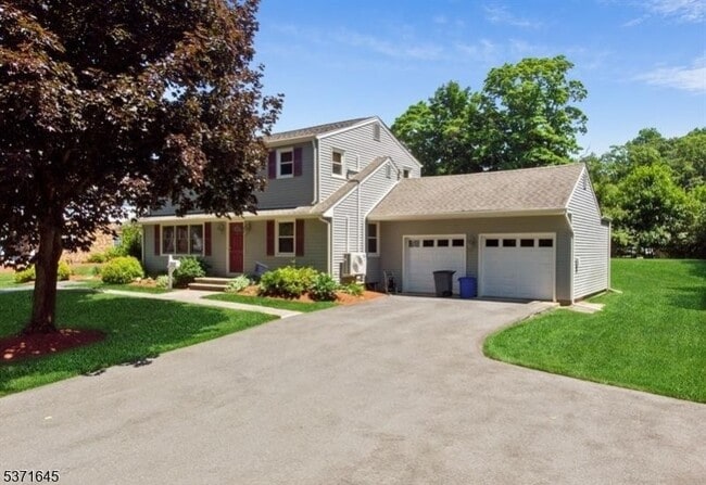 326 Ramapo Valley Rd in Oakland, NJ - Building Photo - Building Photo
