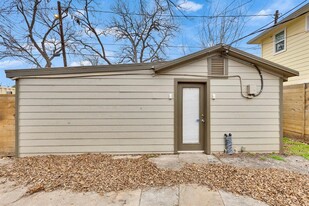2318 Willow St in Austin, TX - Building Photo