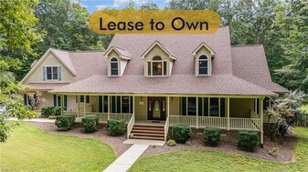 7208 Round Stone Ct in Gibsonville, NC - Building Photo